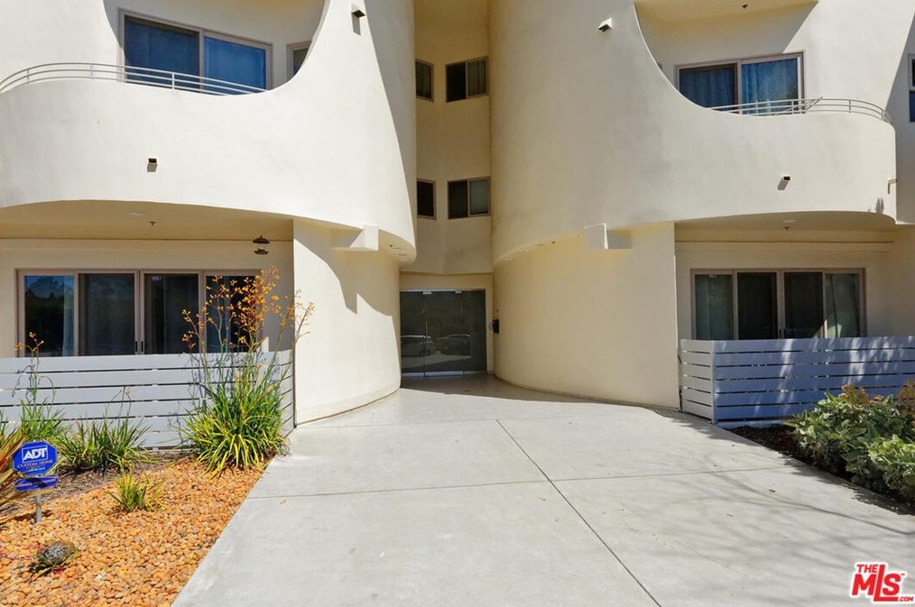 5016 Bakman Ave #401, North Hollywood, CA 91601