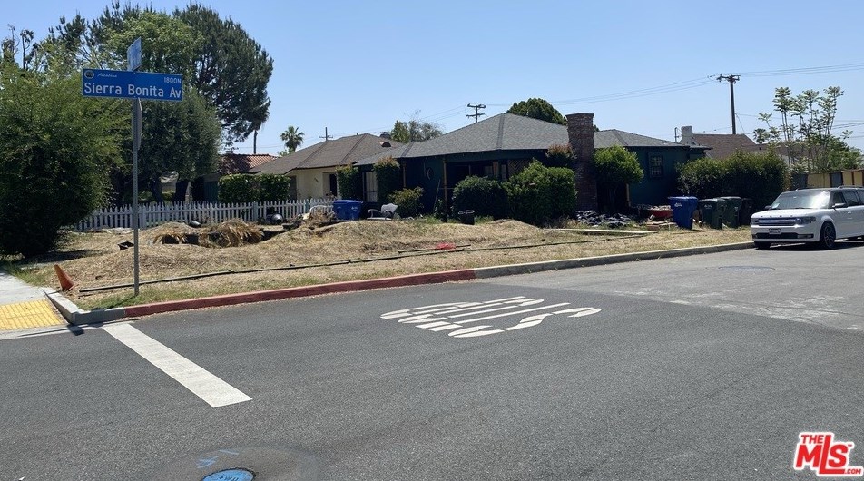 1580 New York Dr, Altadena, CA 91001