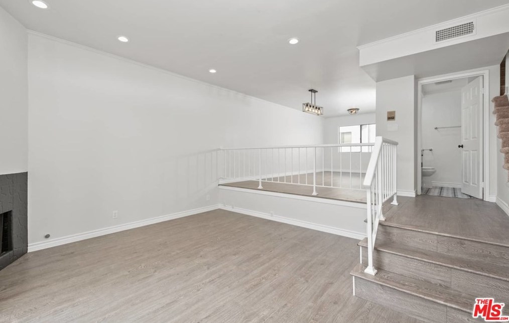 4634 Don Lorenzo Dr, Los Angeles, CA 90008-4171