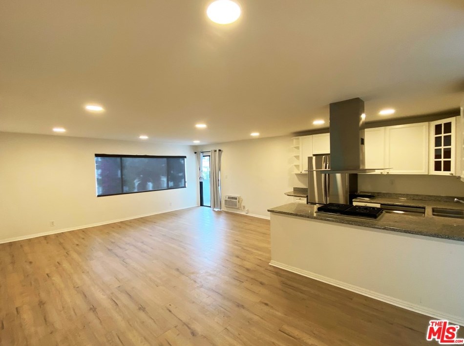 1930 N Vermont Ave #201, Los Angeles, CA 90027