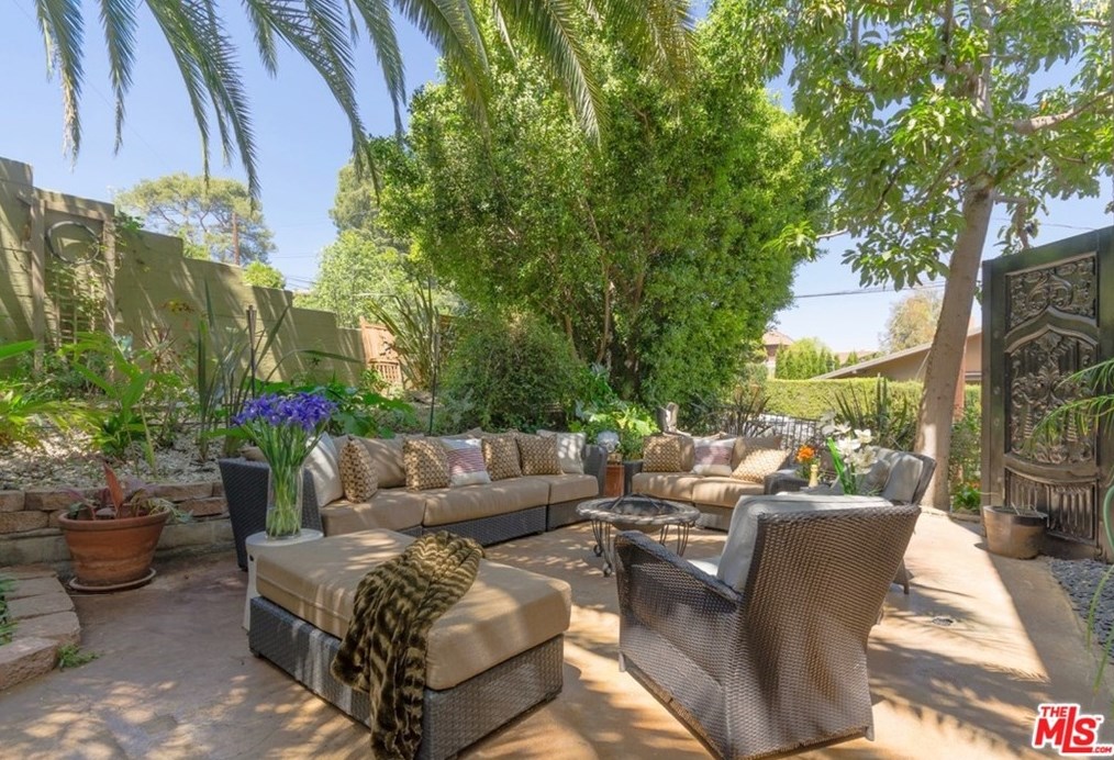 8100 Mulholland Ter, Los Angeles, CA 90046-1137