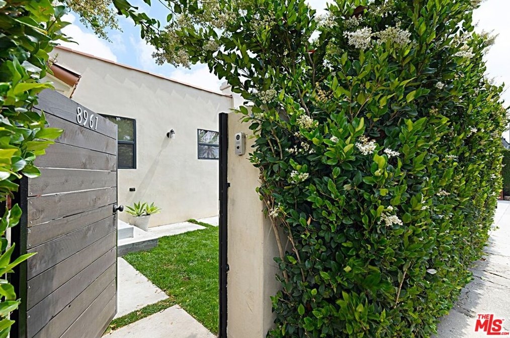 8961 Cadillac Ave, Los Angeles, CA 90034-2031