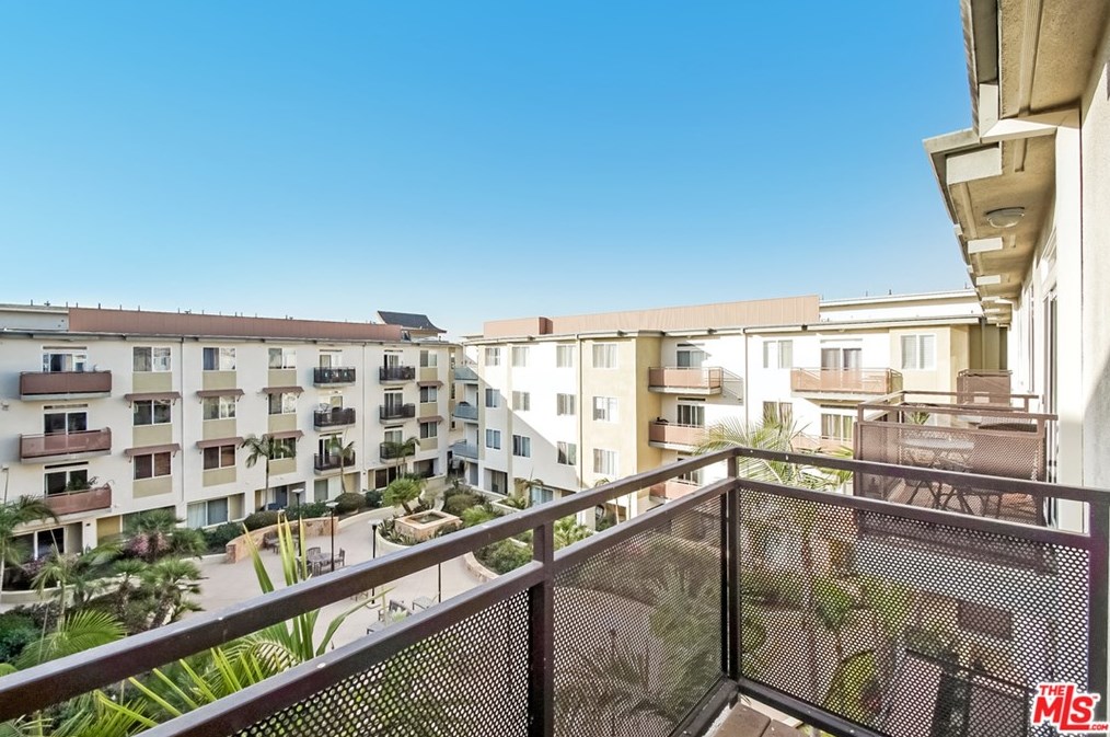 13200 Pacific Promenade, Los Angeles CA  90094-2133 exterior