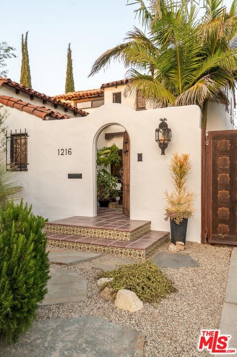 1216 Curson Ave, Los Angeles, CA 90019-6613
