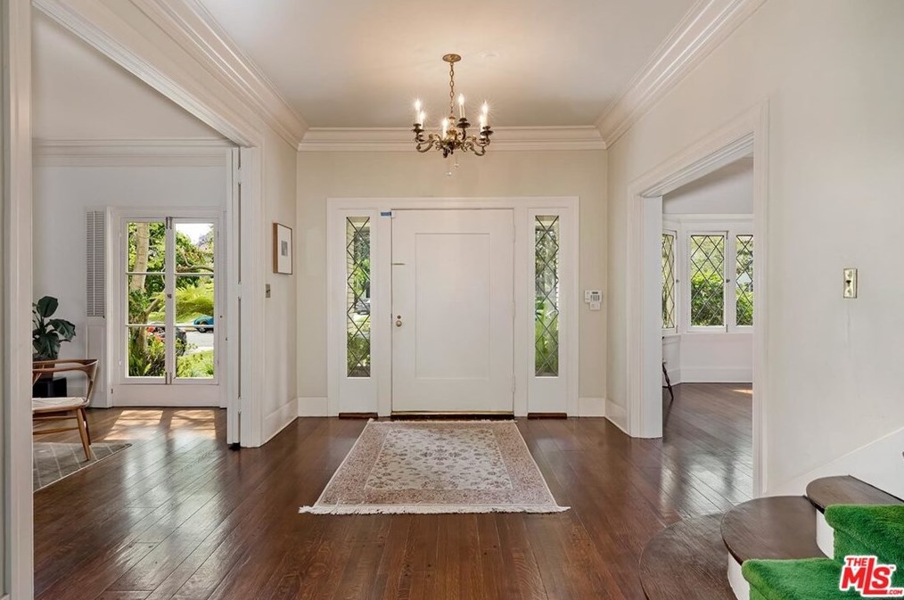 134 Windsor Blvd, Los Angeles CA  90004-3816 exterior