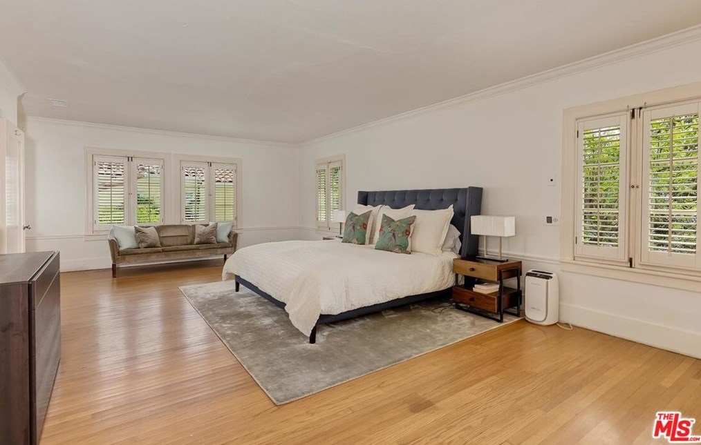 134 Windsor Blvd, Los Angeles CA  90004-3816 exterior
