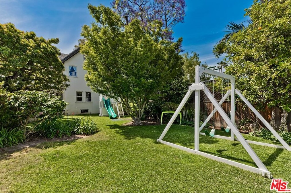 134 Windsor Blvd, Los Angeles CA  90004-3816 exterior