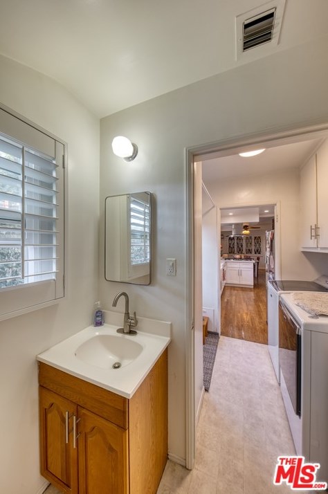7352 Zelzah Ave, Los Angeles CA  91335-3219 exterior