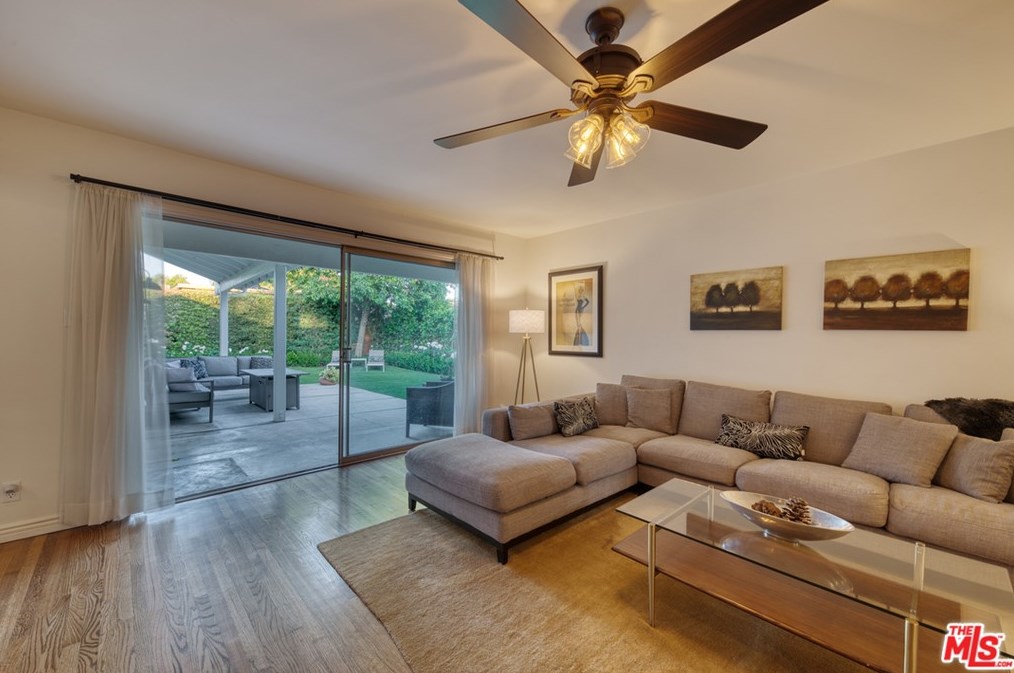 7352 Zelzah Ave, Los Angeles CA  91335-3219 exterior