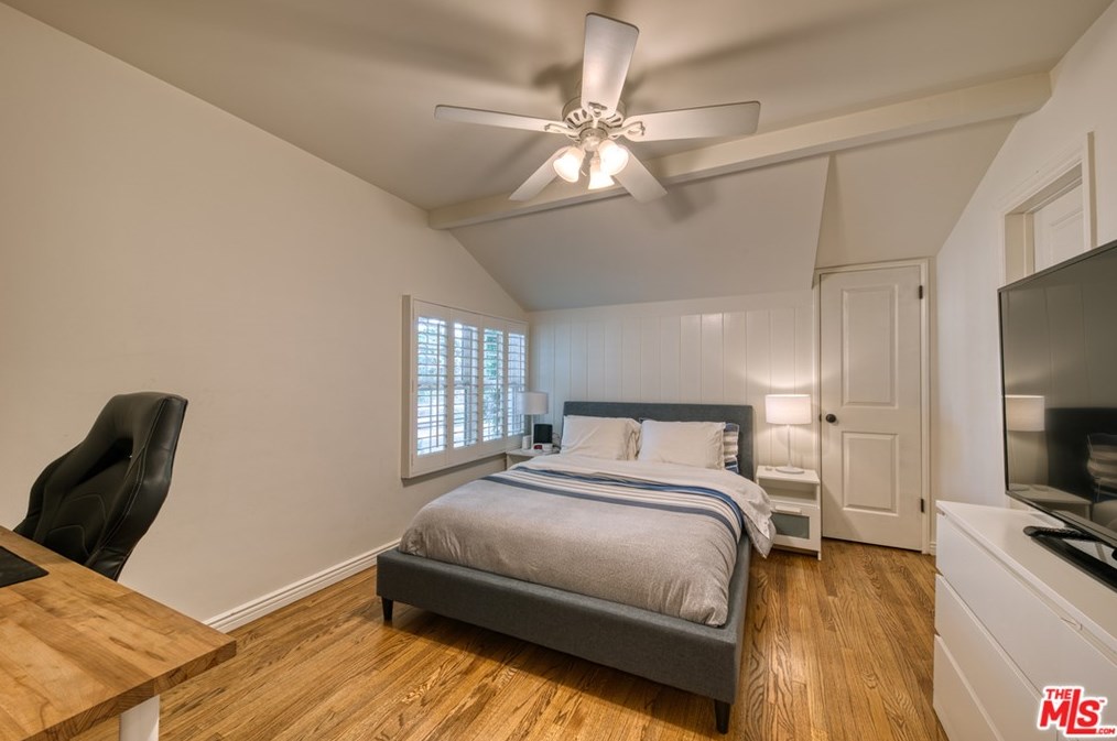7352 Zelzah Ave, Los Angeles CA  91335-3219 exterior