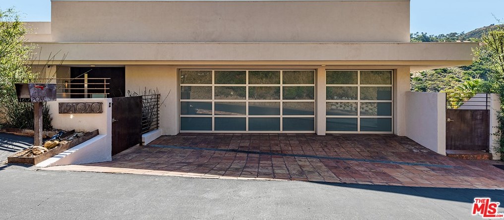 21070 Las Flores Mesa Dr, Malibu, CA 90265