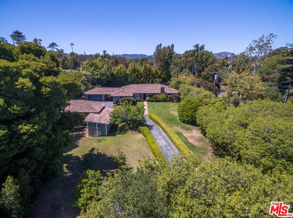 367 Canyon View Dr, Los Angeles, CA 90049-3811