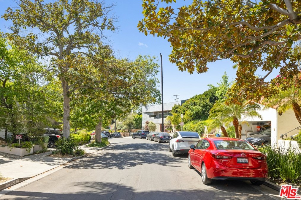 10354 Mississippi Ave, Los Angeles CA  90025-6021 exterior