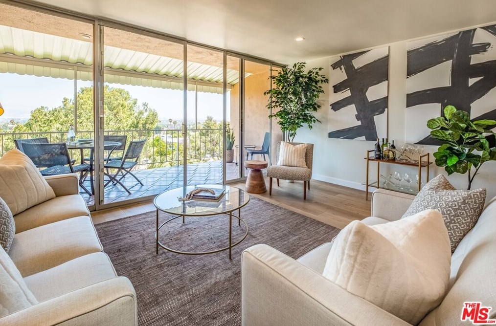 4565 Don Ricardo Dr, Los Angeles CA  90008-2811 exterior