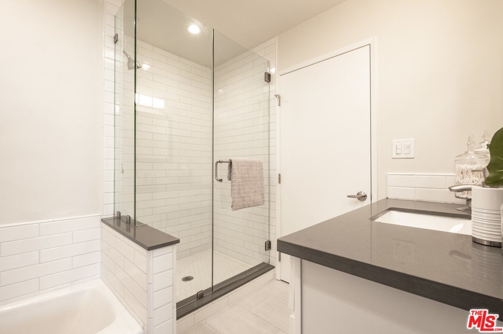 4565 Don Ricardo Dr, Los Angeles CA  90008-2811 exterior