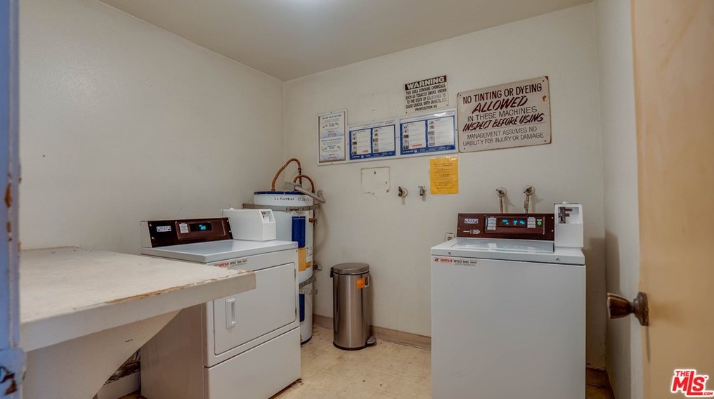 256 La Fayette Park Pl, Los Angeles CA  90057-1357 exterior