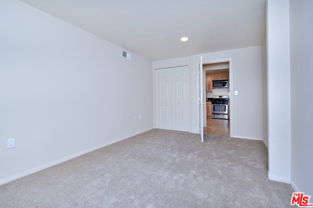 5643 Shirley Ave, Los Angeles CA  91356-1031 exterior