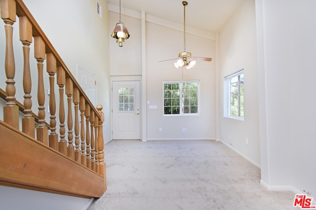 5643 Shirley Ave, Los Angeles CA  91356-1031 exterior