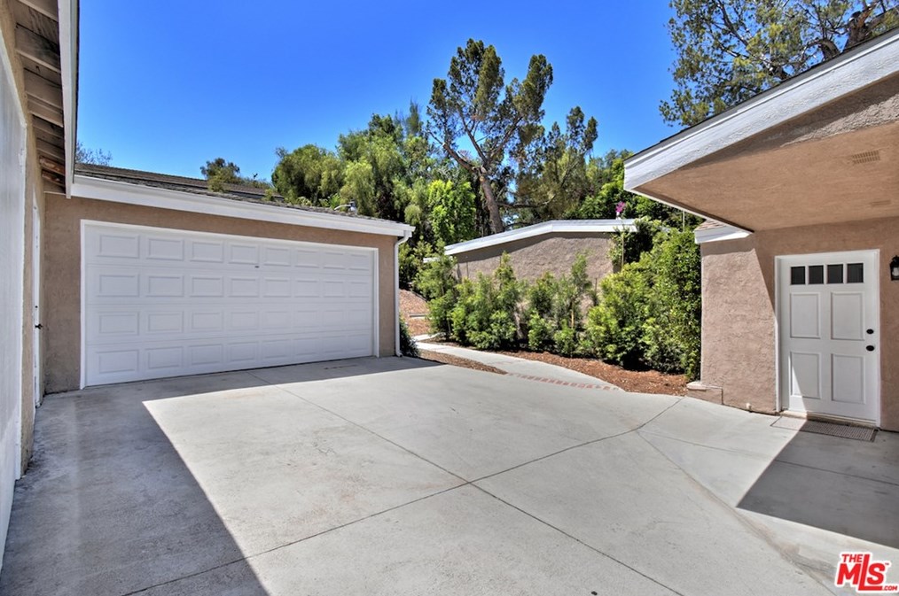 5643 Shirley Ave, Los Angeles CA  91356-1031 exterior