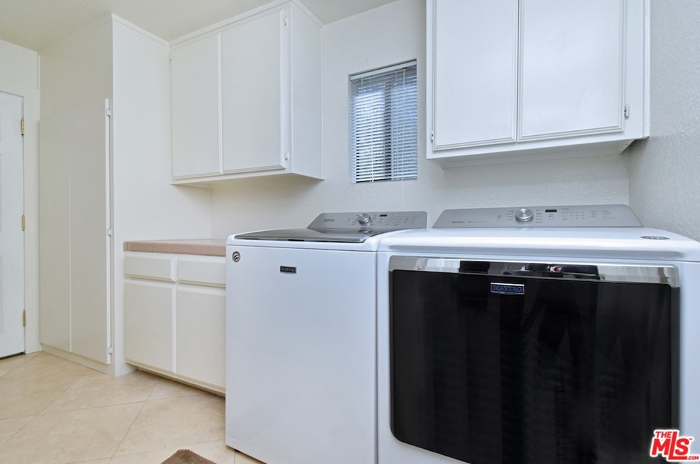 5643 Shirley Ave, Los Angeles CA  91356-1031 exterior