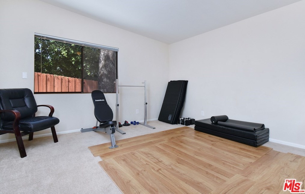 5643 Shirley Ave, Los Angeles CA  91356-1031 exterior