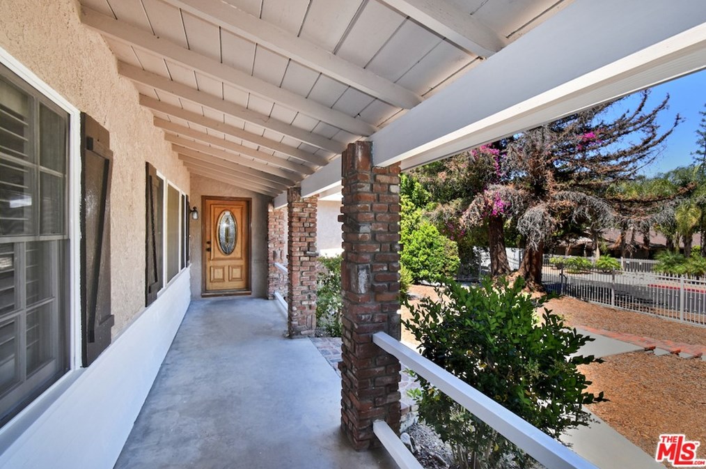 5643 Shirley Ave, Los Angeles CA  91356-1031 exterior