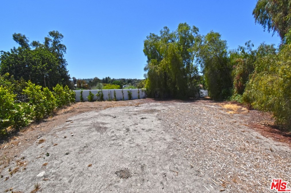 5643 Shirley Ave, Los Angeles CA  91356-1031 exterior