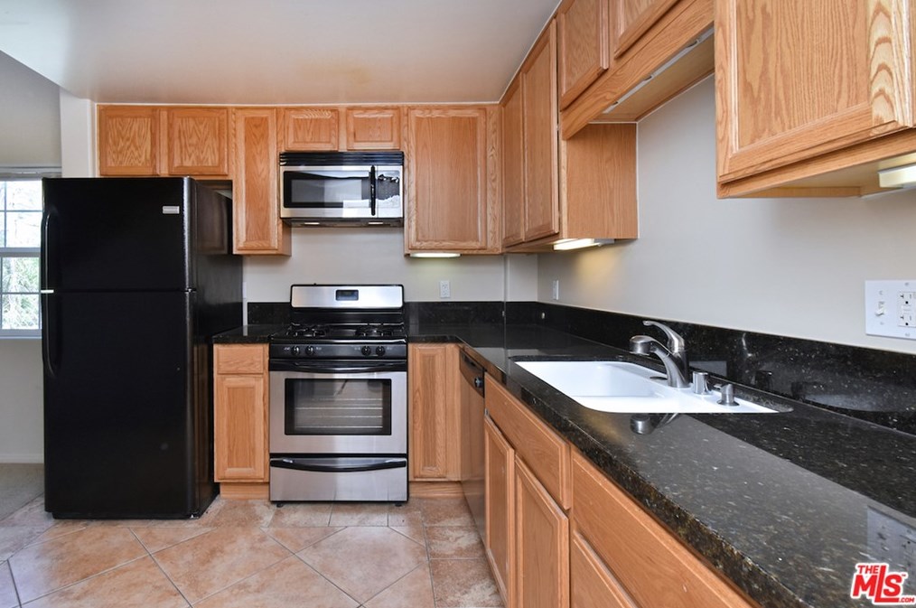 5643 Shirley Ave, Los Angeles CA  91356-1031 exterior