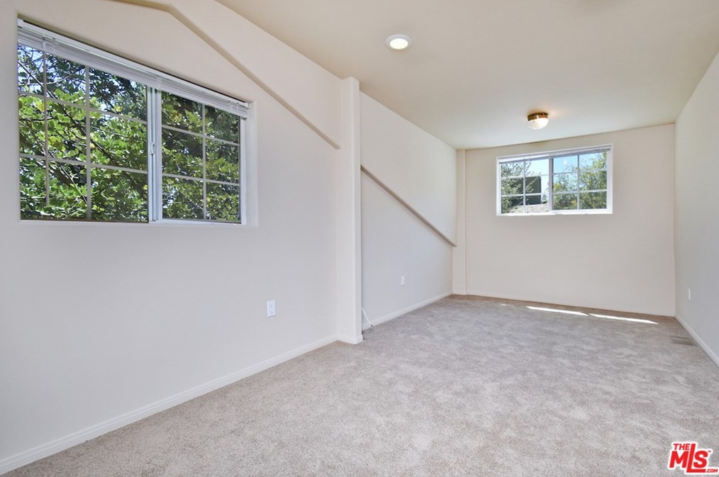 5643 Shirley Ave, Los Angeles CA  91356-1031 exterior