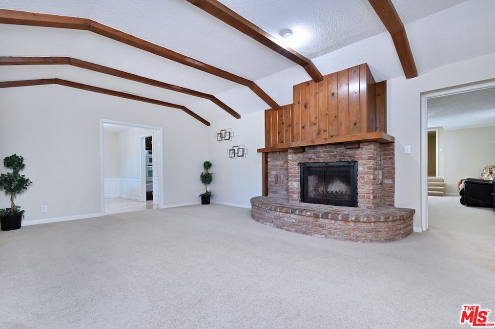 5643 Shirley Ave, Los Angeles CA  91356-1031 exterior