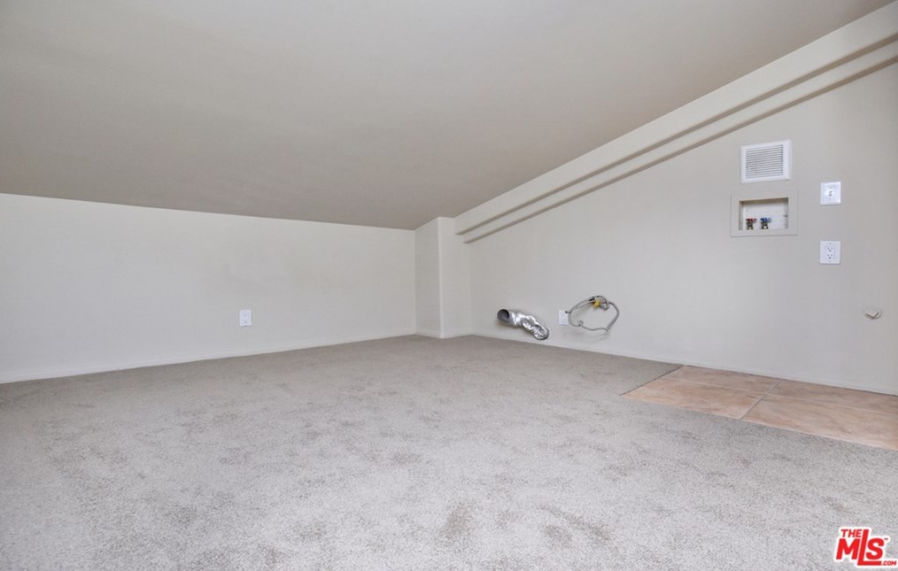 5643 Shirley Ave, Los Angeles CA  91356-1031 exterior