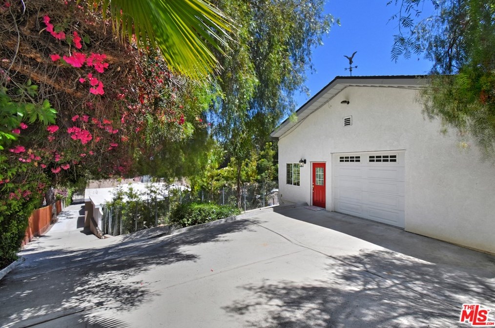 5643 Shirley Ave, Los Angeles CA  91356-1031 exterior