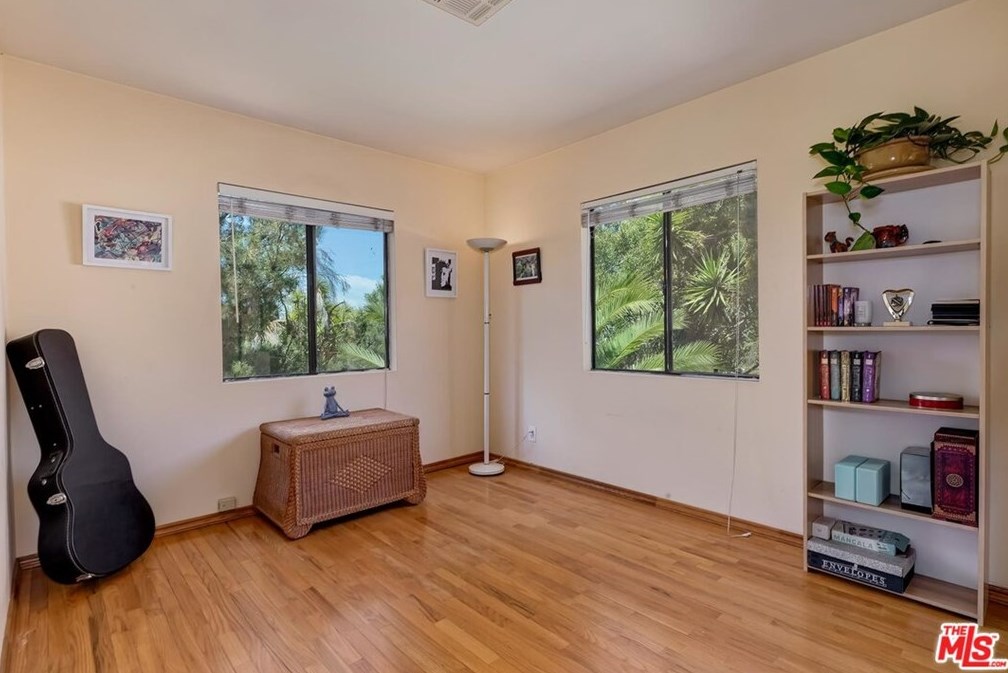 2750 Medlow Ave, Los Angeles CA  90065-4619 exterior