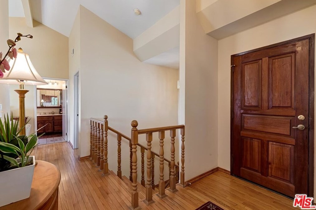 2750 Medlow Ave, Los Angeles, CA 90065-4619