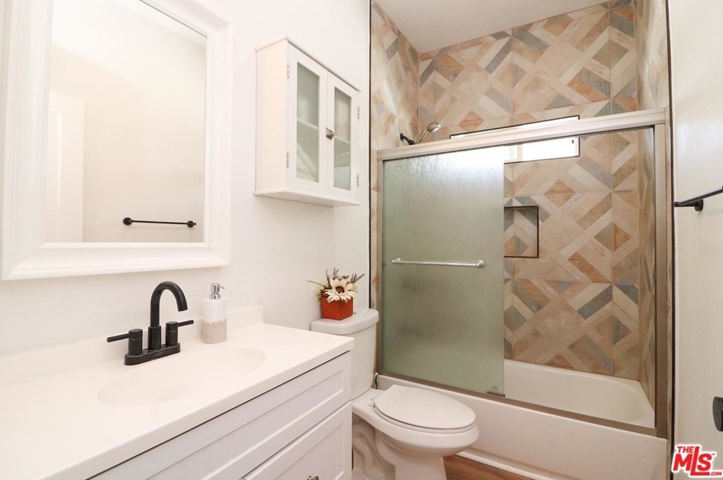 1220 50th St, Los Angeles CA  90011-4216 exterior