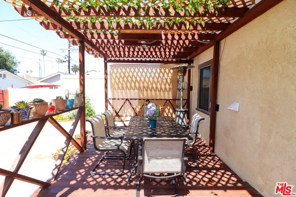 1220 50th St, Los Angeles CA  90011-4216 exterior