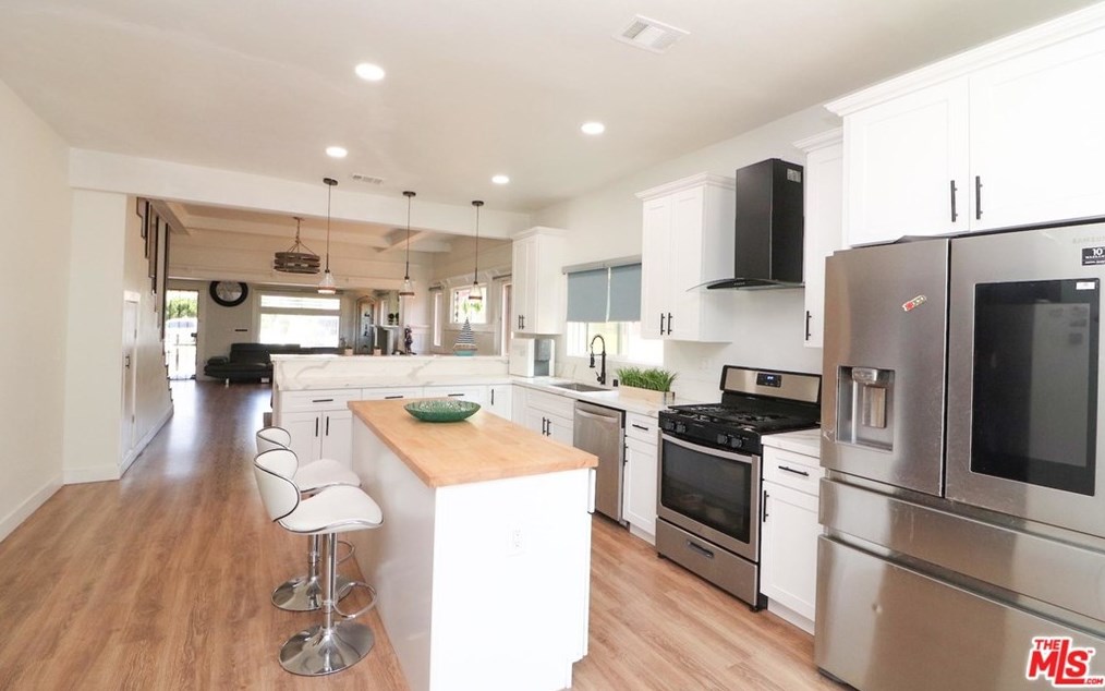 1220 50th St, Los Angeles CA  90011-4216 exterior