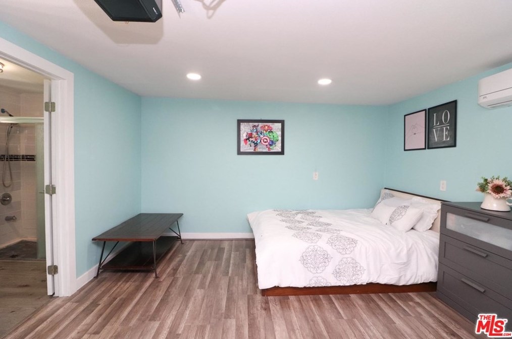 1220 50th St, Los Angeles CA  90011-4216 exterior