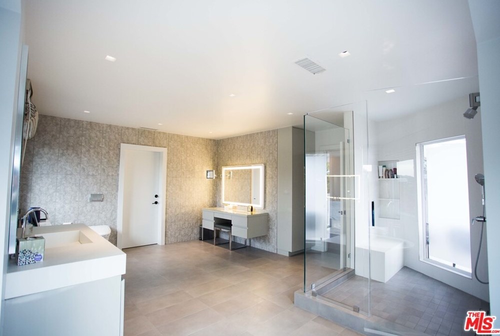 1139 Roberto Ln, Los Angeles CA  90077-2302 exterior