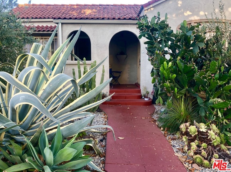 1354 Orange Dr, Los Angeles, CA 90019-2901