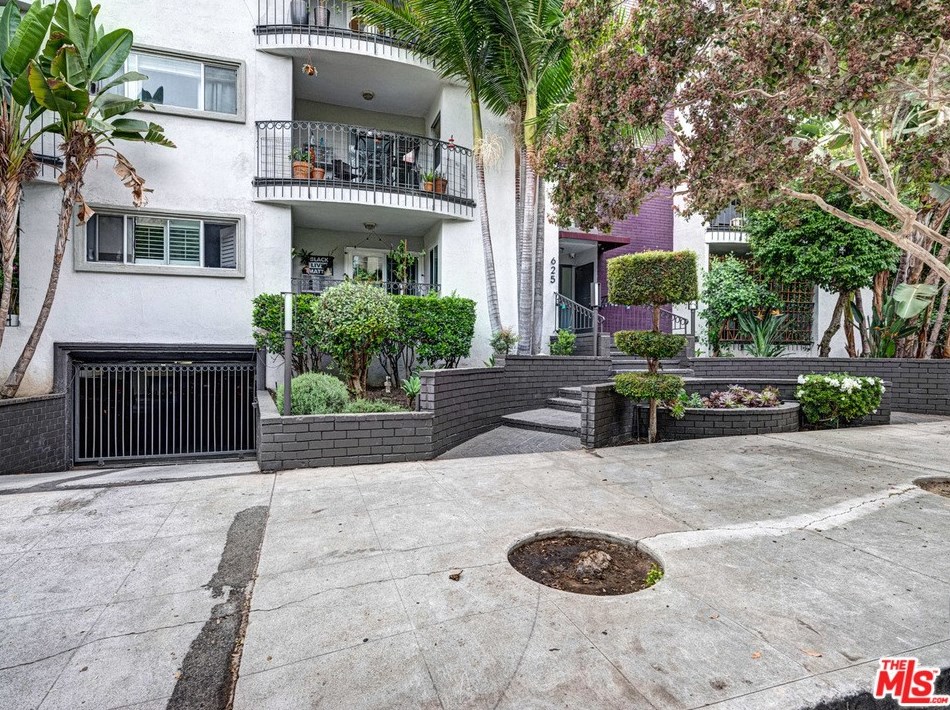 625 Flores St, Los Angeles CA  90048-2148 exterior