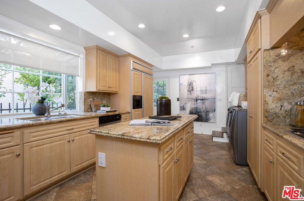 3747 Effingham Pl, Los Angeles CA  90027-1427 exterior