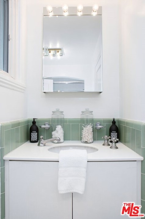 3747 Effingham Pl, Los Angeles CA  90027-1427 exterior