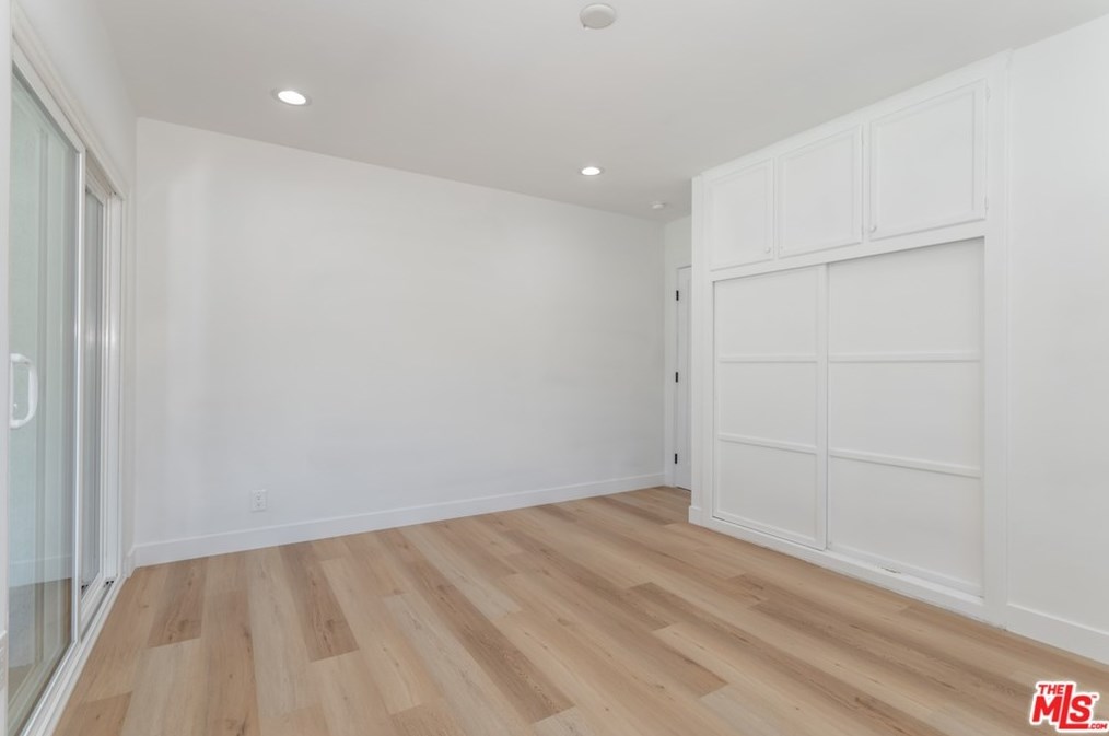 8959 Mercedes Ave, Los Angeles CA  91331-5809 exterior