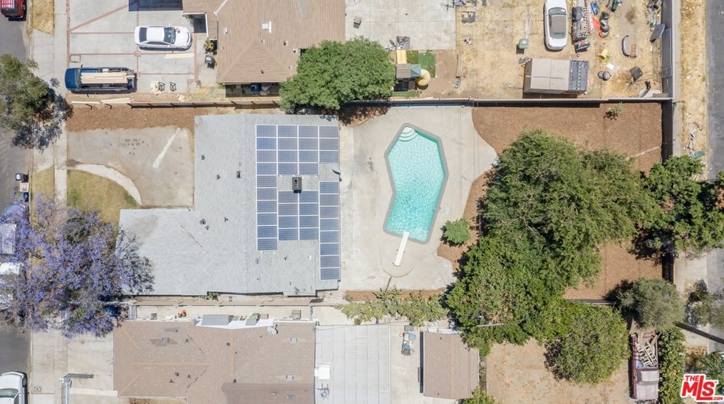 8959 Mercedes Ave, Los Angeles, CA 91331-5809