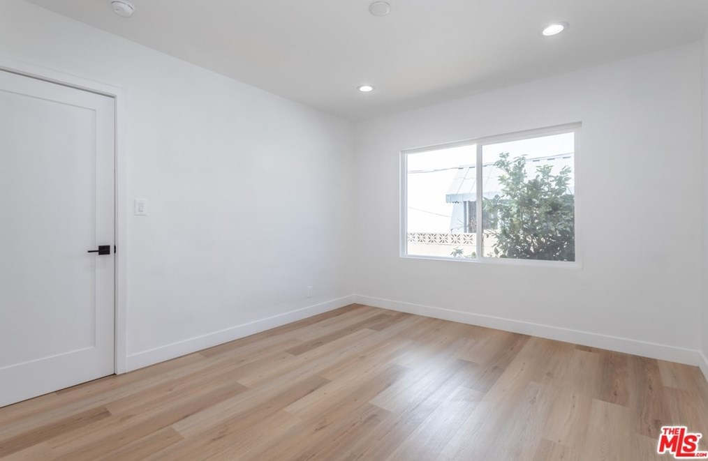 8959 Mercedes Ave, Los Angeles CA  91331-5809 exterior