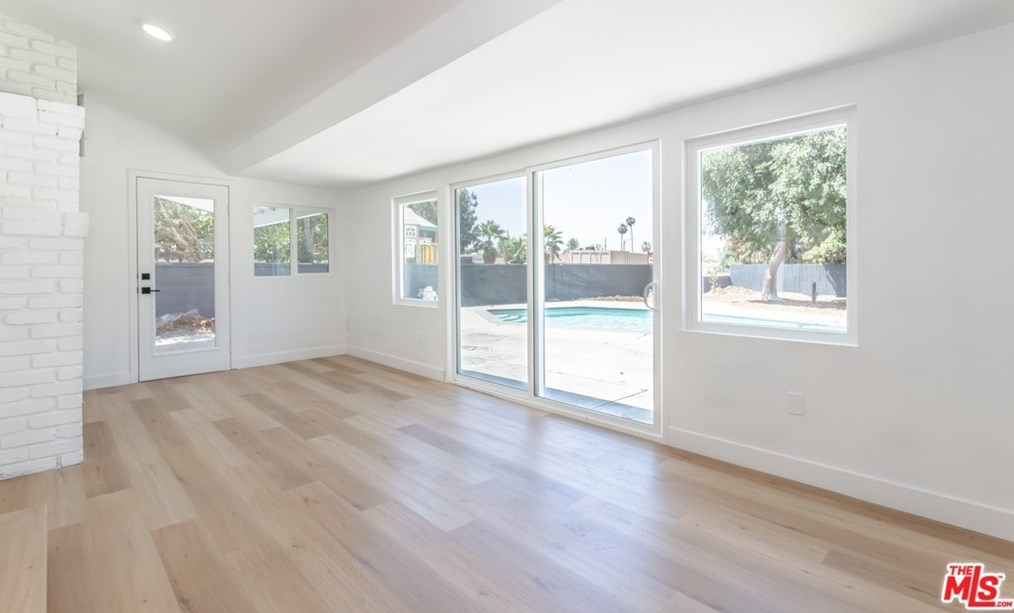 8959 Mercedes Ave, Los Angeles CA  91331-5809 exterior