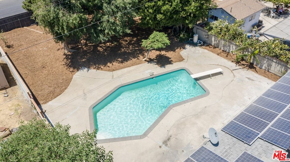 8959 Mercedes Ave, Los Angeles CA  91331-5809 exterior