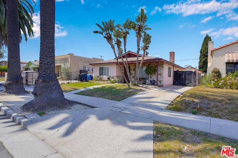 1641 70th St, Los Angeles, CA 90001-2503