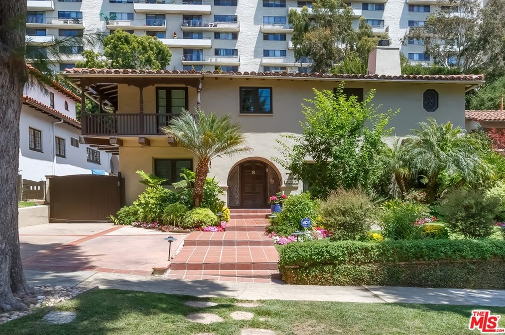 10558 Lindbrook Dr, Los Angeles, CA 90024